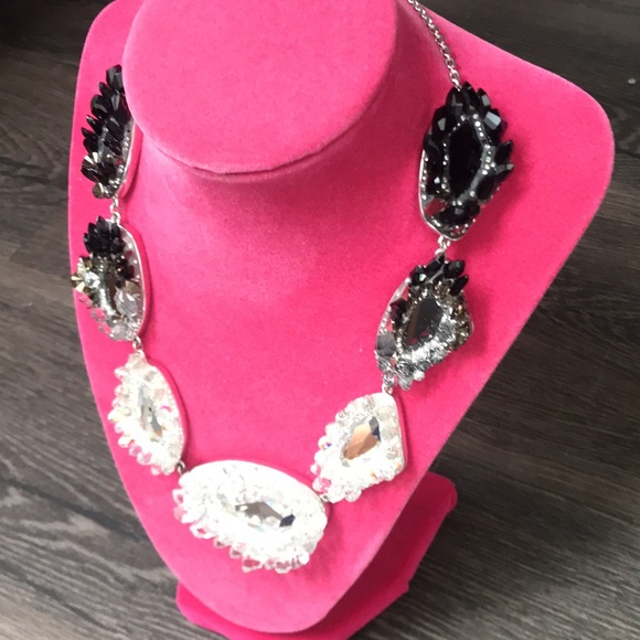 Gorgeous Authentic Swarovski black Collar Necklace - Picture 15 of 16
